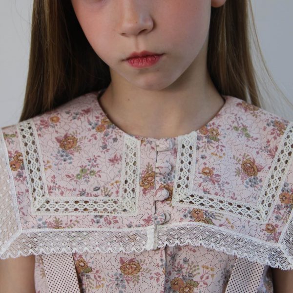 Cuello niña cuadrado estampado rosa