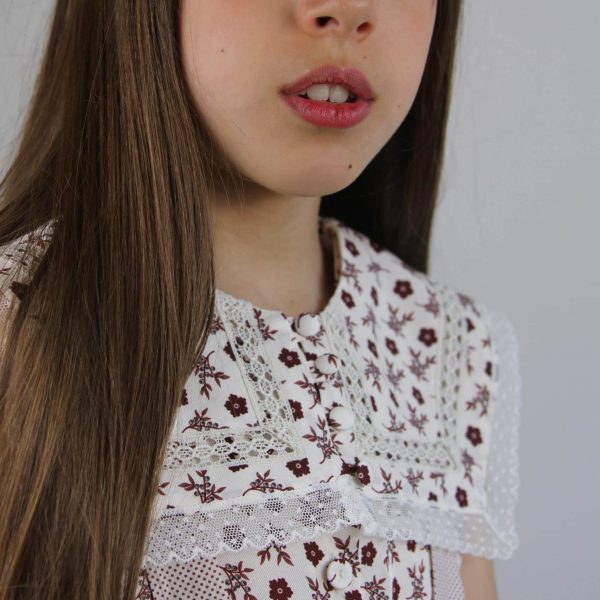 Cuello niña cuadrado estampado flores retro