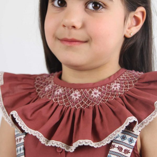 Cuello María color ladrillo