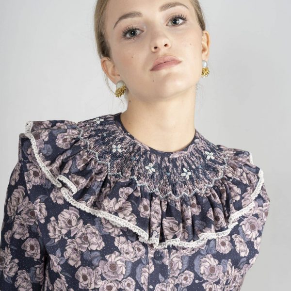 Cuello María estampado floral azul marino