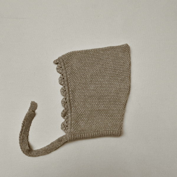 Capota punto C001 arena con remate en ganchillo