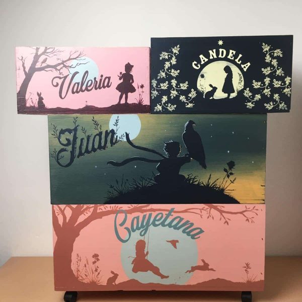 Cajas de madera personalizadas y pintadas a mano.