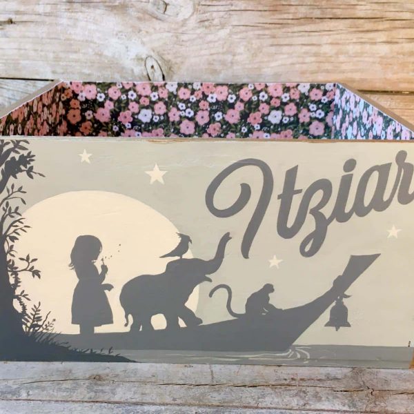 Cajas de madera personalizadas y pintadas a mano.