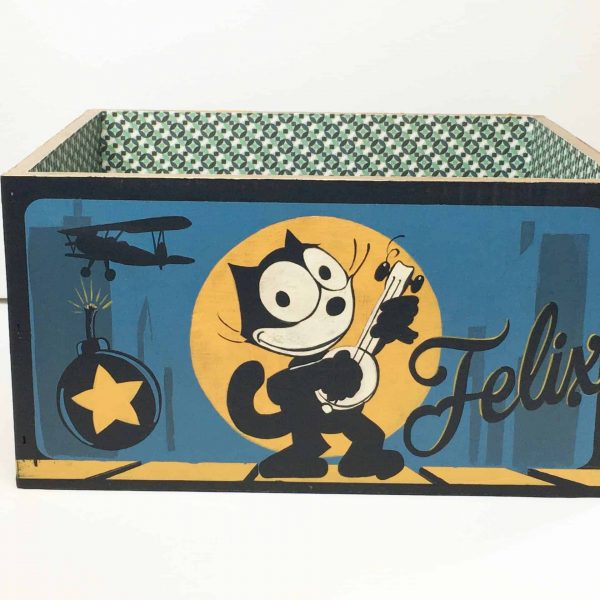 Cajas de madera personalizadas y pintadas a mano.