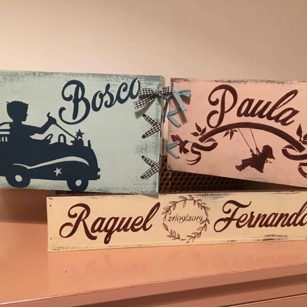Cajas de madera personalizadas y pintadas a mano.