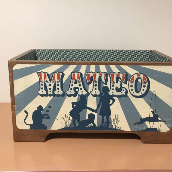 Cajas de madera personalizadas y pintadas a mano.