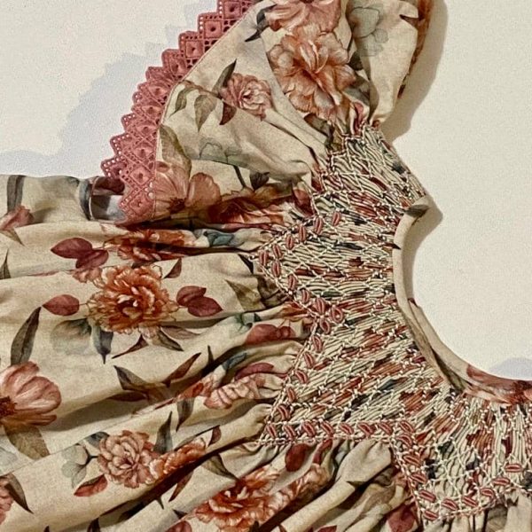 Jesusito con estampado floral C004