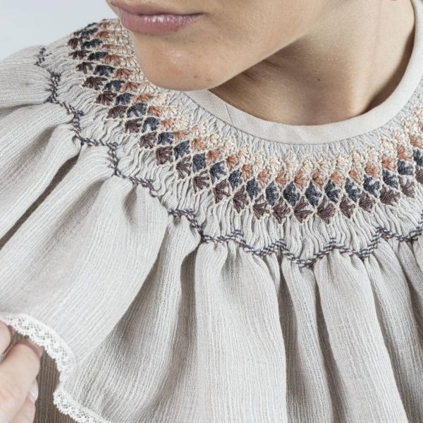 Cuello María mujer gasa color topo con bordado elaborado