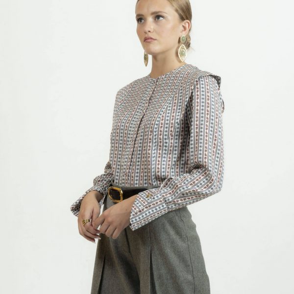 Camisa Daniella estampado a rayas en tonos marrón y azul petróleo