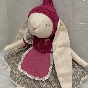 Conejita con orejita bordada con el nombre de la niña