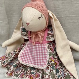 Conejita con orejita bordada con el nombre de la niña