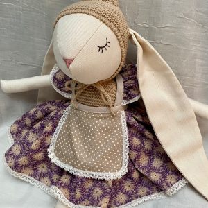 Conejita con orejita bordada con el nombre de la niña