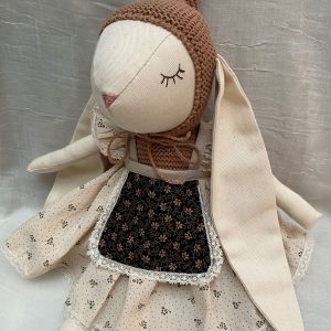 Conejita con orejita bordada con el nombre de la niña