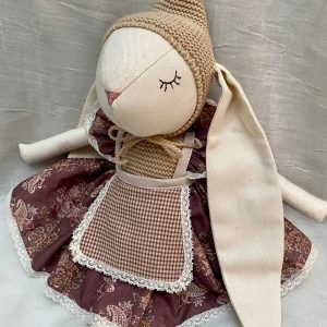 Conejita con orejita bordada con el nombre de la niña