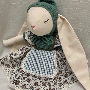 Conejita con orejita bordada con el nombre de la niña