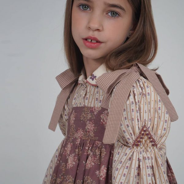 Camisa mangas bordadas y cuellos bordado floral