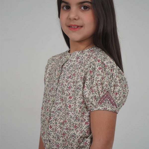 Camisa mangas nido de abeja estampado floral primavera.