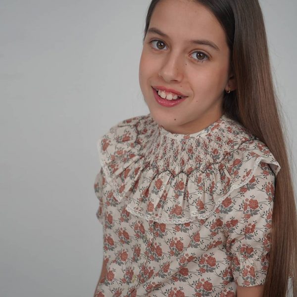 Cuello María flores marrones