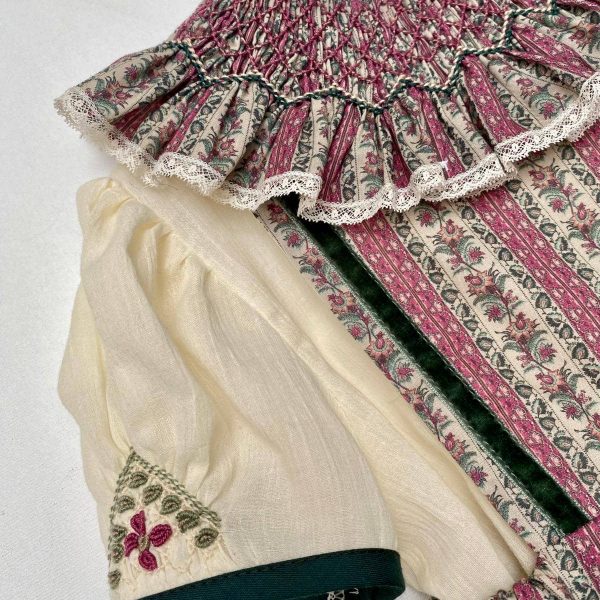 Cuello María estampado floral a rayas