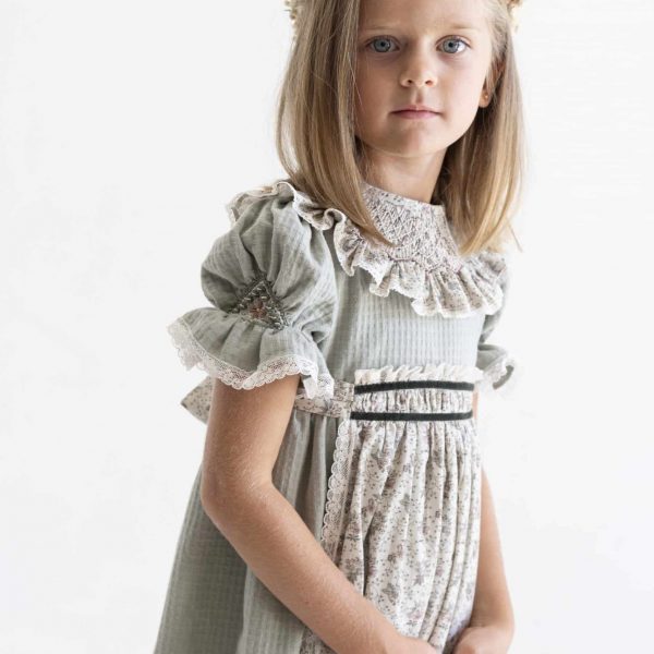 Vestido evento 2 con delantal incluido.