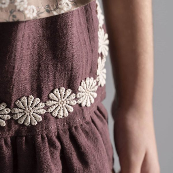 Bermudas marrón chocolate con guipur beige