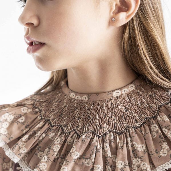 Cuello María estampado floral romántico