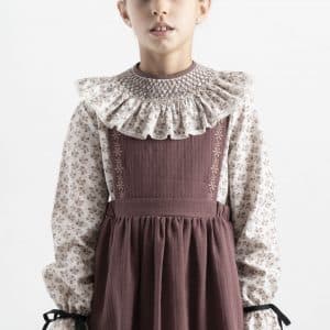 Peto Cassandra bordado marrón chocolate