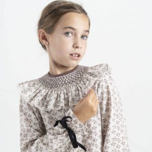 Cuello María estampado floral marrón